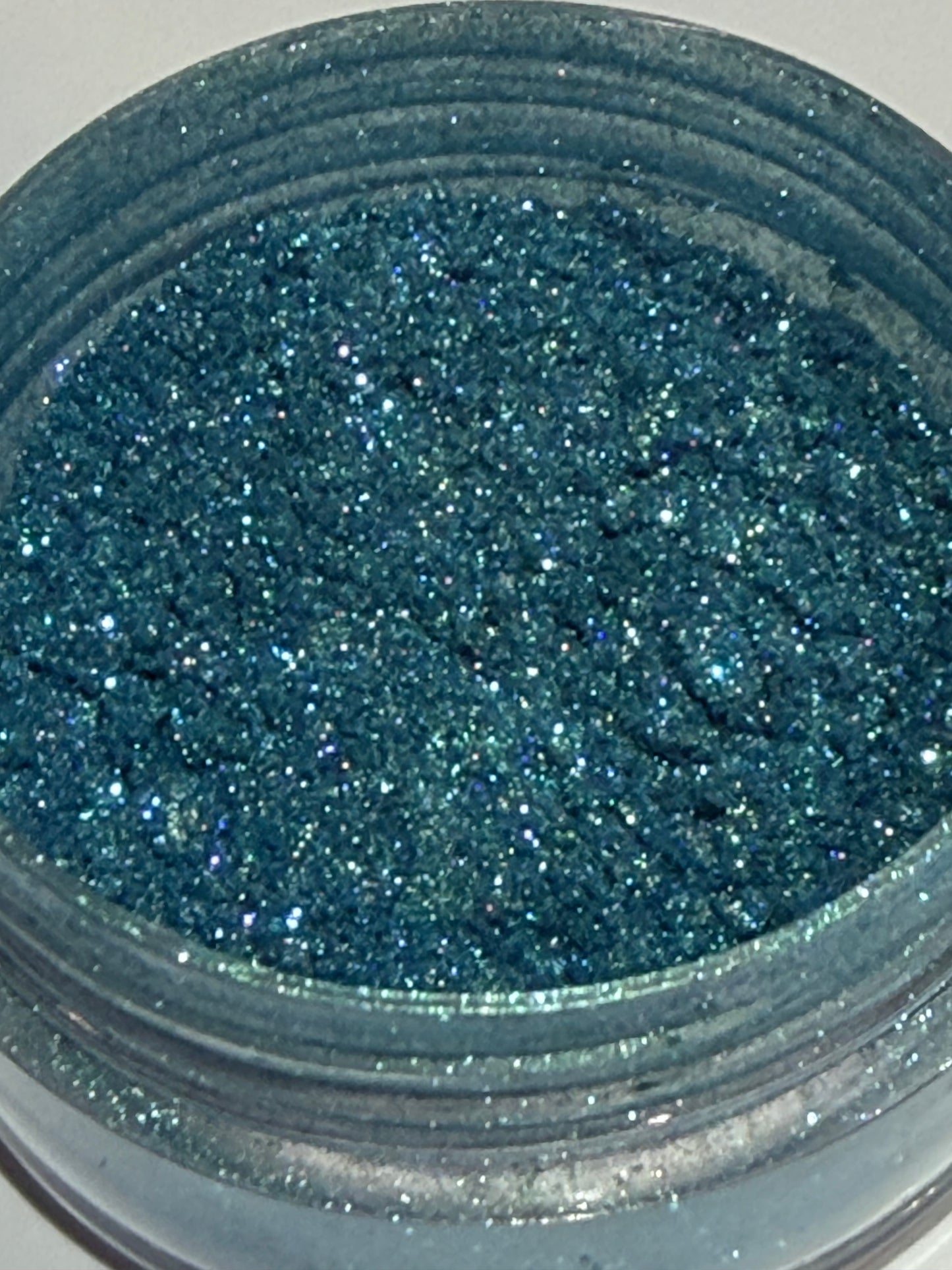 -Elrond- Eiliant Pigment with Hues of Deep Teal and Light Green
